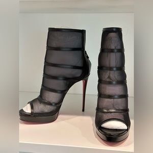 CHRISTIAN LOUBOUTIN
Wo Doux 120 Voile Mesh Booties - Black